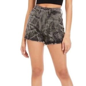 NEW Good American 90s Shorts Size 6/28 Marbled Black Bleached Tie Dye Raw Hem